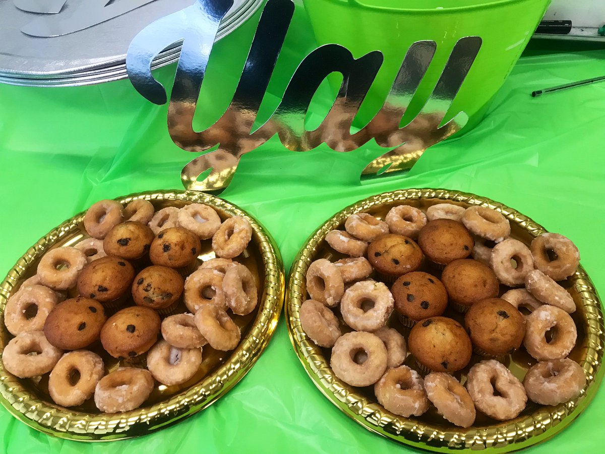 YAY for tasty treats on a Saturday! #SquadGoals #SaturdaySquad #deliciousfood #WeekendWarriors #worklife #donuts #muffins #enjoy <a href="/TD_Canada/">TD (Canada)</a> <a href="/StephanieLuton/">Stephanie Luton</a> <a href="/zedster67/">Zelia Dias</a> <a href="/WazhmaHamidi/">Wazhma Hamidi</a>