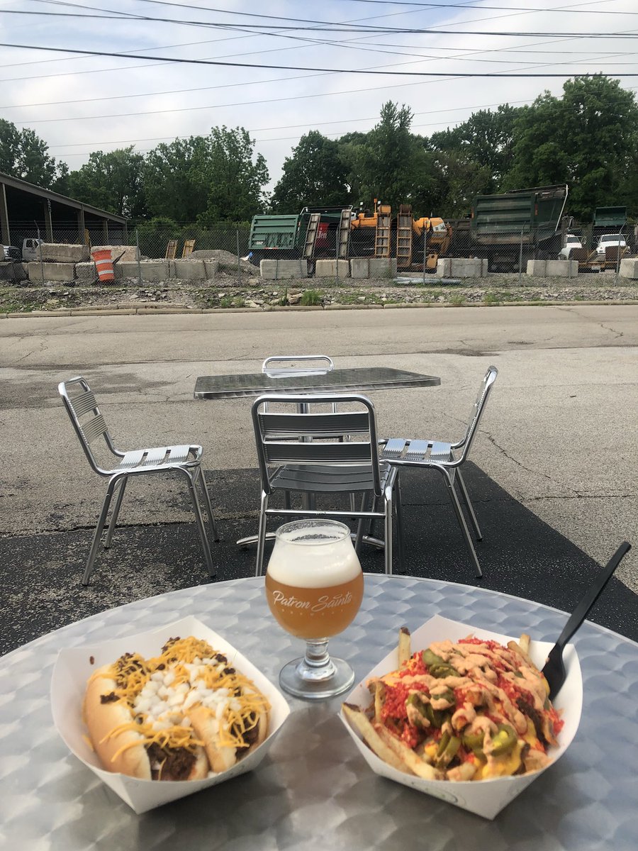PatronSaintsBrw's tweet photo. .@Duces_Dawgs is slinging award winning 🌭🌭and we’ll be your excuse for not doing work. You can 🚴♀️🚴 to us from the bike trail.
#fitness #fittnessbeerinmybelly #getoutsideyourself #drinkcraftbeer #drinklocal #eatlocal #foodtruck #smashsaturday #toledo #toledoohio #brewery https://t.co/2XhoDcx6Pp