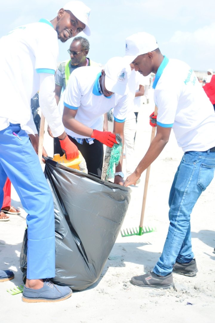 beach_ups's tweet photo. Every year on 8 June, the United Nations celebrates World Oceans Day. It’s beach clean up day on World Oceans Day. we cleaned today #liidobeach, with @fisheriesSOM ,#ministryofport,#fisheries. Thanks @KhadarGulaid @mrbidhaan and @beach_ups. @HarunMaruf @OurOcean.@oceana @UN. https://t.co/zRe6Fj4PLp