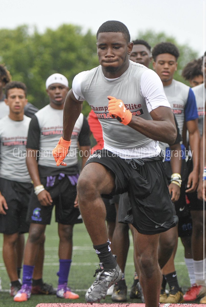 VachonRaye15's tweet photo. enjoyed competing at @Champions_Elite. Worked extra hard picked up an offer and a couple of camp invite @BULLDAWGNATIVE on the photo https://t.co/S77AFMqkgc