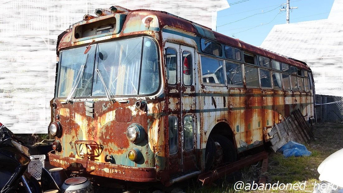 17.三重交通 我が地元を走るバスです そのカラーリングはボンネット