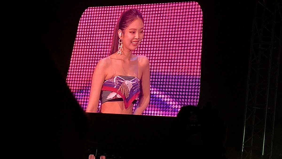 NEWSJENNlE's tweet photo. [PHOTO] 190608 Jennie at #BLACKPINKinMACAO (by lallalisaa_m)

#BLACKPINK #블랙핑크
#JENNIE @ygofficialblink https://t.co/jO5mcIqrp4