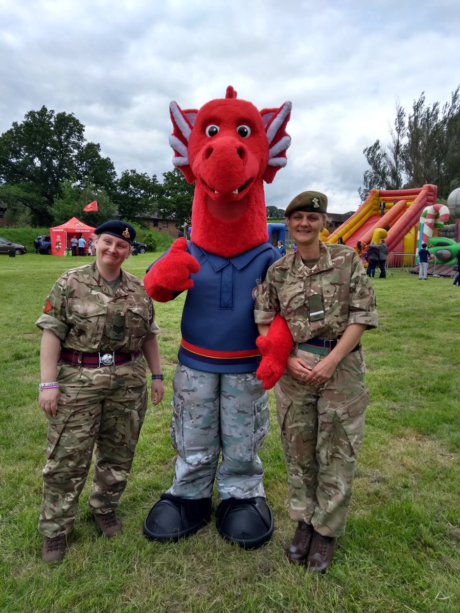 emmagray05's tweet photo. @BreconBeaconsNP having a great day at the Army Covent Day, Brecon. Not too late to come and say hi #ArmedForcesDay https://t.co/gX3BL0SRbx