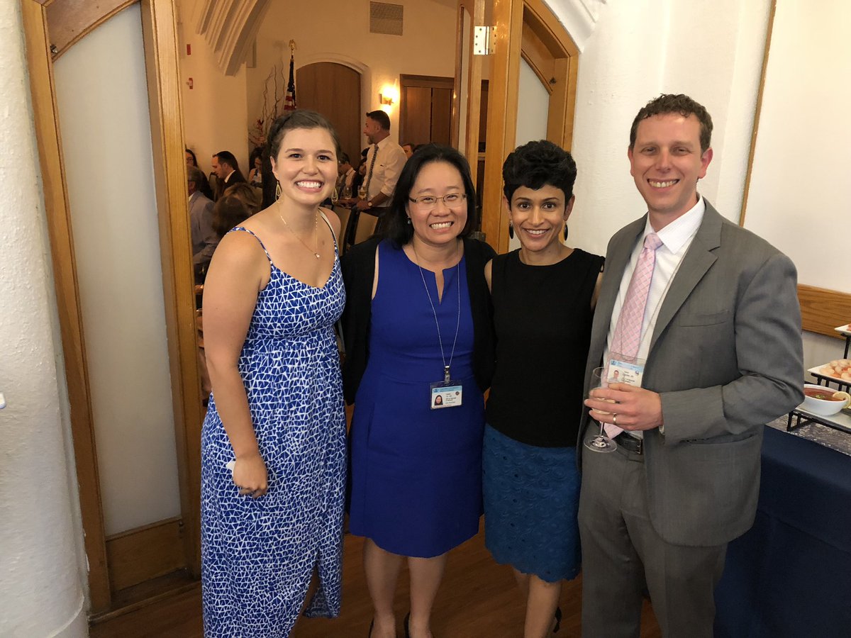 Congratulations to Fiorella for receiving this award from the Department of Medicine! This is an awesome recognition for the partnership with the medical staff. 👏👏👏 #ucchair #MICU @QualityRN_NYP @HeadRNColumbia <a href="/MICU_NYPCU/">The#1MICU</a>