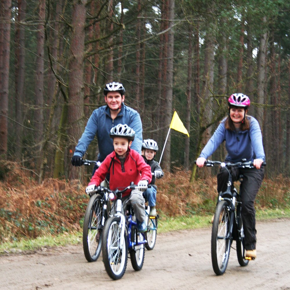 VisitKent's tweet image. #Sundays are just made for cycling with the family, and with #BikeWeek starting today, it's time to get out there on two wheels. Find some of the best routes, and events taking place: bit.ly/2YVupm4