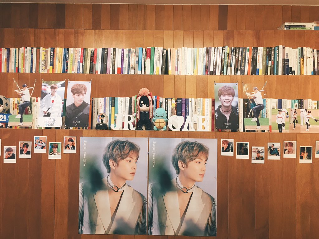 hello_gamja's tweet photo. 쩨알날 쩨알투어💙시타건받을라구 오픈전에 갔는데 이미 사람 한가득이던 티컵,,😂 다들 진짜 북지런👍 시타건은 못받고 부채랑 컵홀더만 받아서 나왔지만 부채도 넘이뻐  #기쁘다_쩨알_오신날
#경축_갱얼쥐별_왕자님_탄신일
@happy_bokja_day https://t.co/5ToKX1UsRc