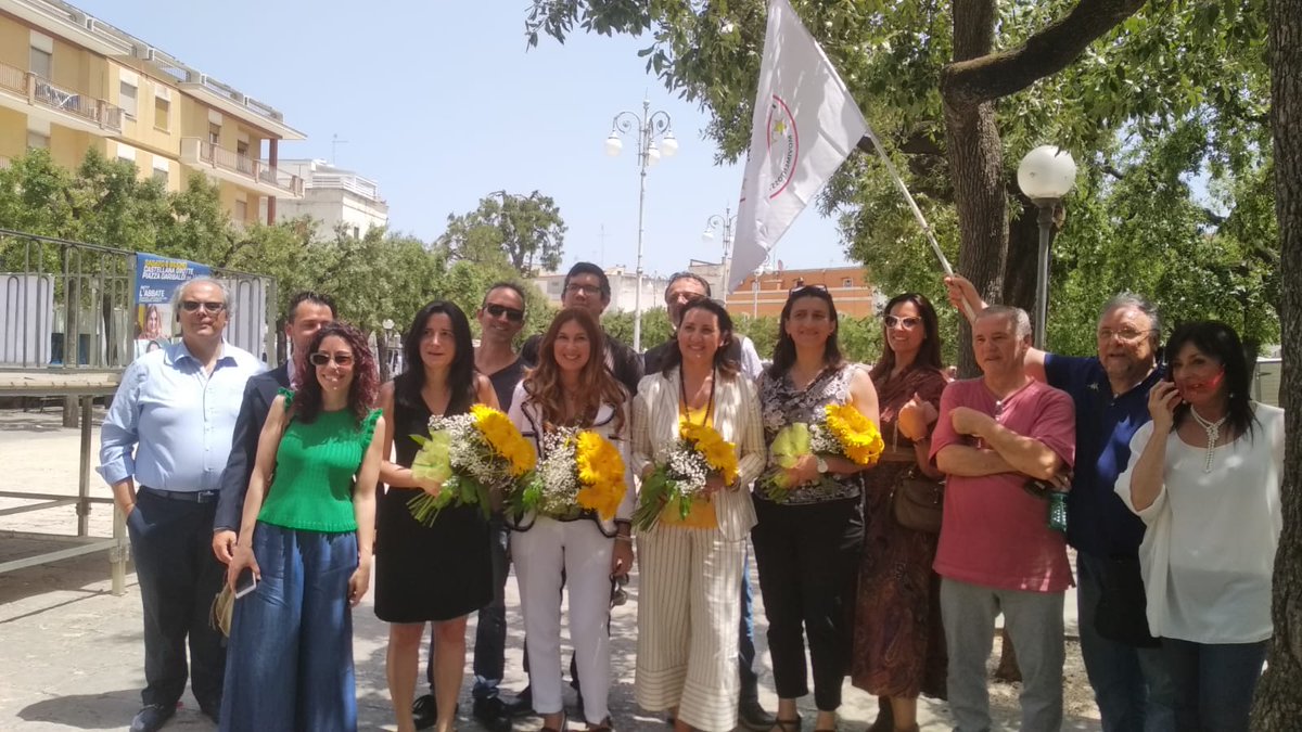 Patty_LAbbate's tweet photo. In questa giornata supercalda siamo stati a #GioiadelColle, #Castellana e #Cellamare per incontrarvi tutti, per ringraziarvi con i portavoce al Parlamento Europeo e @AntoLari1986.
Domani venite a salutarmi a #Monopoli, in Piazza XX Settembre.
#pattylabbate #m5s #Puglia #europa https://t.co/7qgBgDSjNV