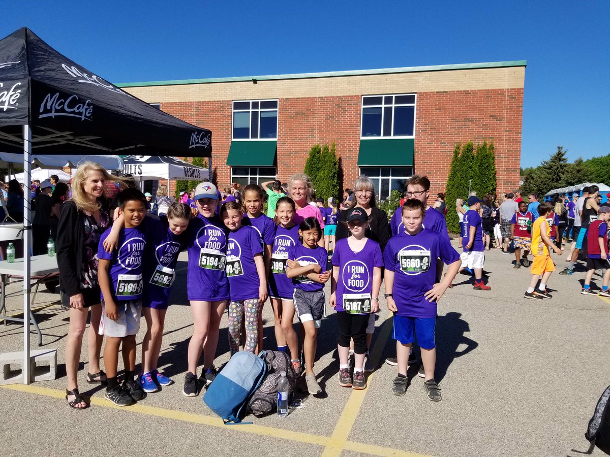 margaret_ps's tweet photo. Our wonderful PMPS 💜team who represented us at the @compassrun4food today! Thanks to Mrs. Landry, Ms. Anderson (Our snack program guru), and School Council member and run organizer, Ms. Bognar. We are grateful for our snack program. #UGDSB #CompassRunForFood https://t.co/KZPAfGTau2