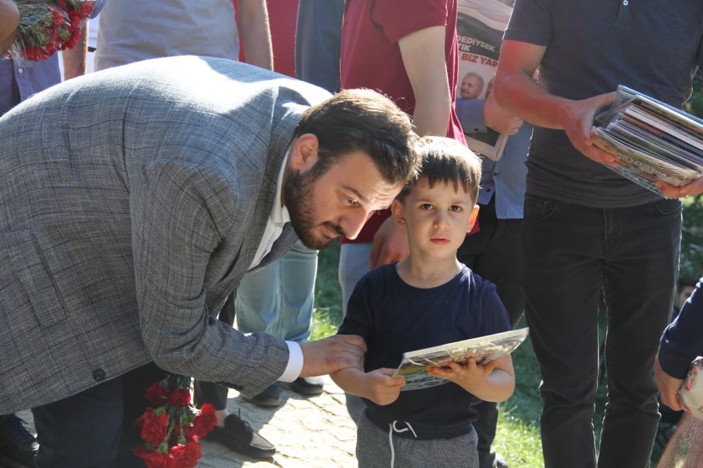 OsmanTomakin's tweet photo. Bugün @akgenc_uskudar teşkilatımızla birlikte Nakkaştepe Millet Bahçesi’nde vatandaşlarımıza İstanbul Büyükşehir Belediye Başkan Adayımız Sn. Binali Yıldırım’ın selamlarını ilettik. https://t.co/ErITFAhIHO