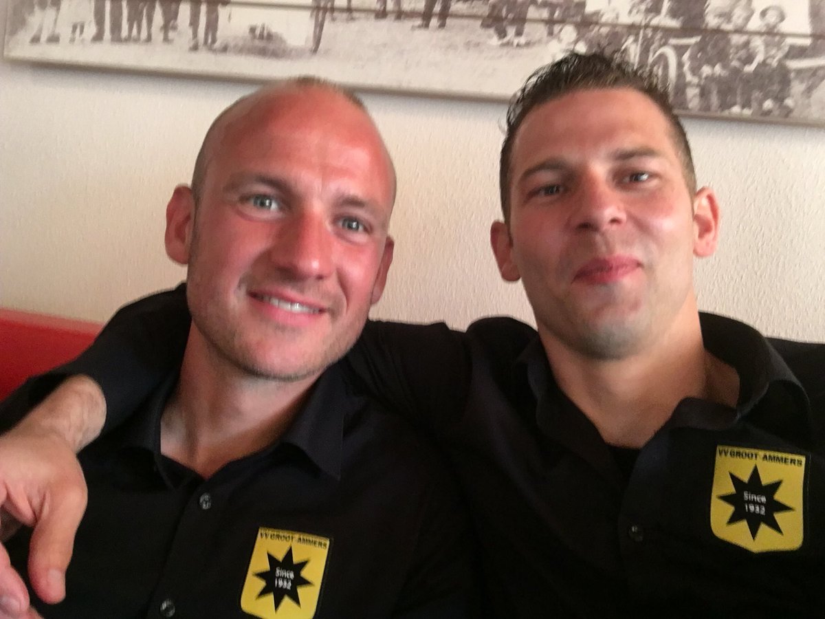 RuudOuweneel's tweet photo. @VenderbosMike succes in de 4e klasse ouwe reus! Groeten van je maten! Meer dan je best kun je niet doen volgend jaar, zet hem op!!! https://t.co/AtF7pyAOny