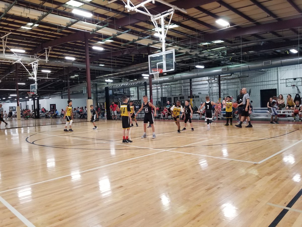 UpstateScout's tweet photo. I love this @TheMillWorksMA facility @ZeroGravityBB is using for their Nationals Tournament outside of Boston. Wish we had one in The Capital District in NY! #BasketballFactory https://t.co/vlF7F1TjCX