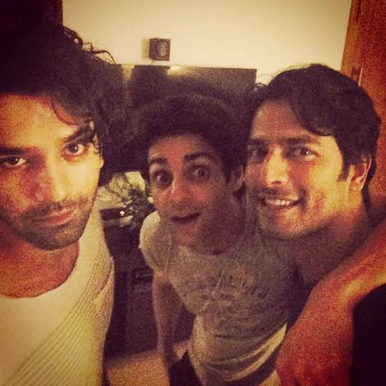 team_barun's tweet photo. Happy Birthday @karan009wahi wish you only good things ahead , hope you know that we #Sobtians LOVE you 💕 Enjoy your day| 

| #WahiKaJanamdin 
#karanWahi #BarunSobti | https://t.co/TP2riL8ozA