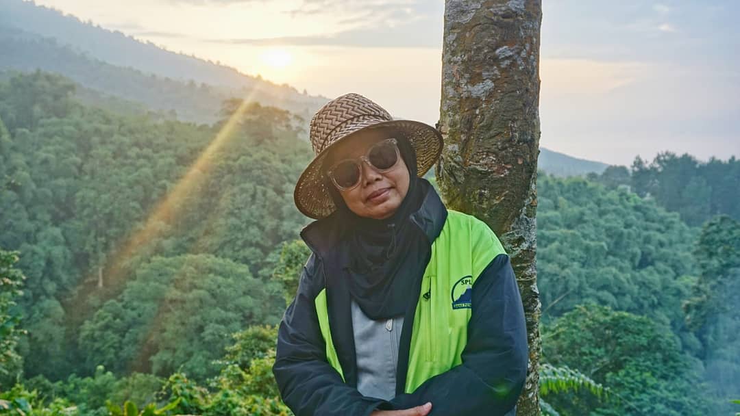 So which of the favors of your Lord would you deny? (QS Ar-Rahmaan)

#sunrise #cidahu #sukabumi #campingground #westjava