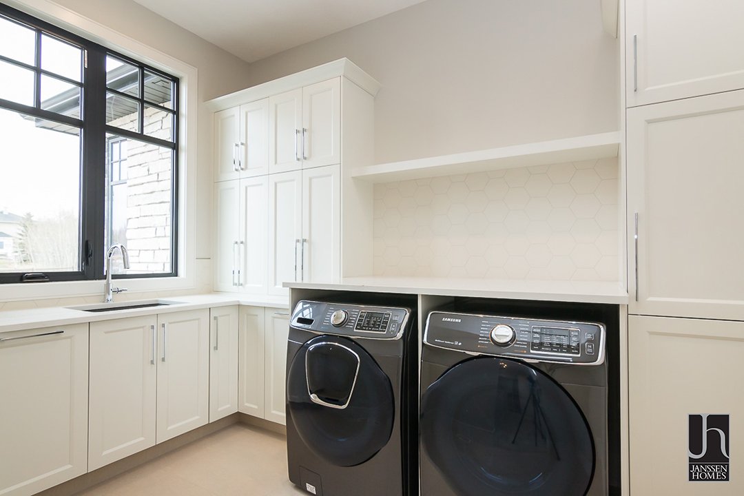 ClassicKitCab's tweet image. Just posted to fb: Pictures of cabinets by us in an incredible private residence by Janssen Homes. facebook.com/media/set/?set…