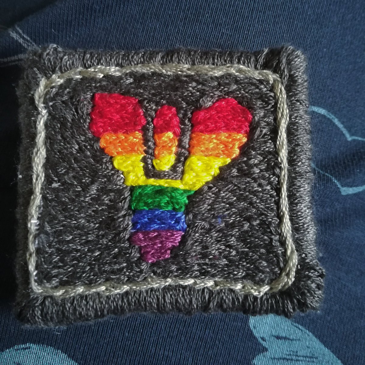 bobbin24_'s tweet photo. Destiny tricon brooch with the pride flag #art #embroidery #embroideryart #Destiny #Pride2019 #LGBTQ #brooch https://t.co/C97Stk7P5I