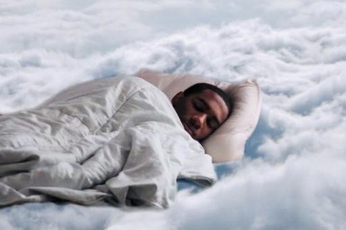 Como eu durmo sabendo que o meu ex está lá fora a destruir a vida de outra pessoa e não mais a minha.