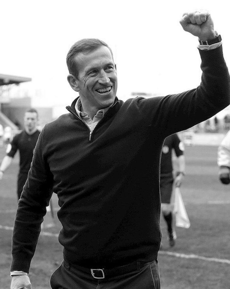 Lloyd_Stratton's tweet photo. Can’t quite believe it! Thoughts go out to all the Edinburgh family at this sad time. RIP Big man 😢 https://t.co/hvZ1TbiRAU