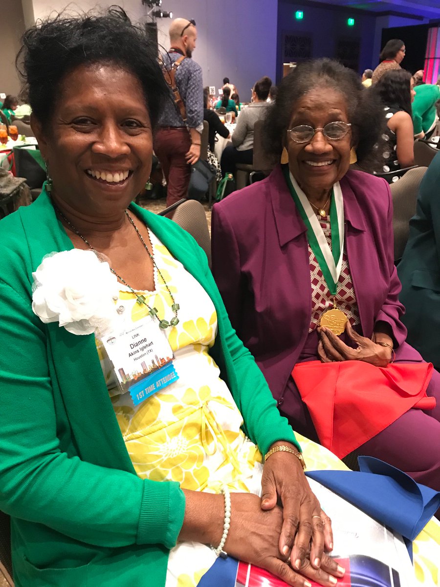 LinksHouston's tweet photo. Houston Links new member, Dianne Iglehart and her mother, a Platinum Member of the Austin Chapter.
#walinks #linksinc #houstonlinks #walinks44 https://t.co/sDo3XkCeAS
