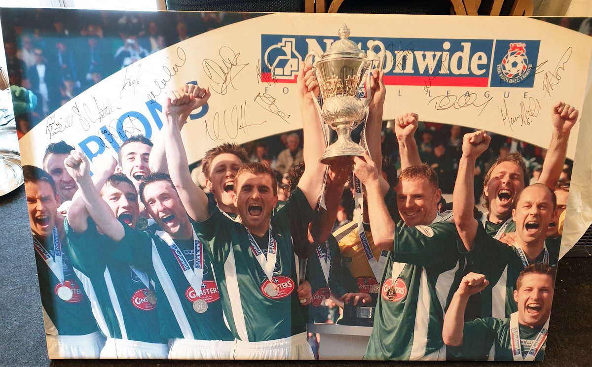 ArgyleArchive's tweet photo. A recent addition to the Archive; an autographed canvas of the 2003-04 title winning celebrations. #pafc https://t.co/o5ubdTQoTK