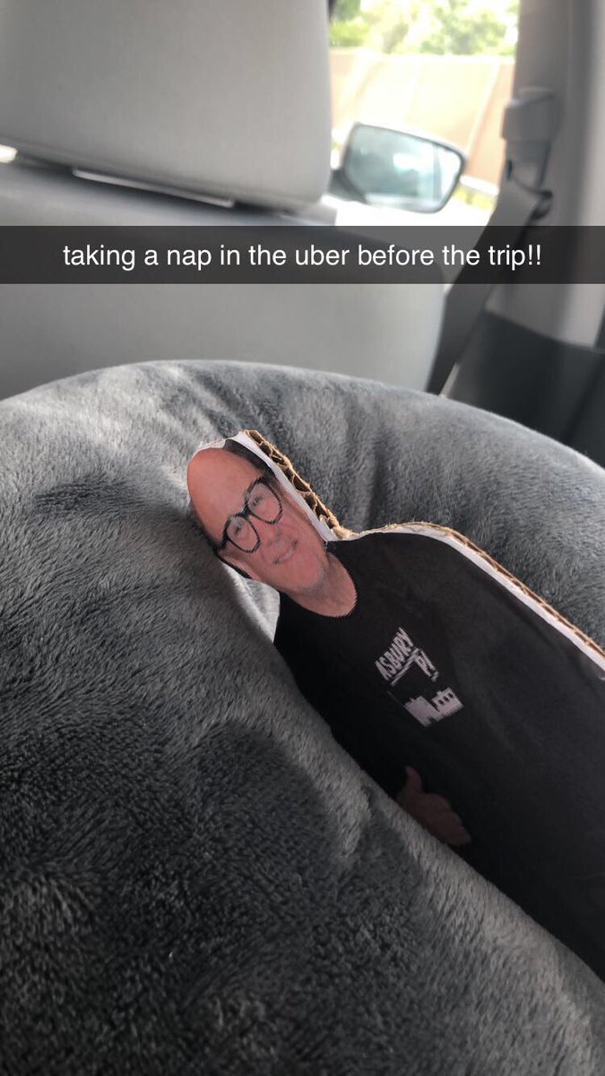 paigehendryx's tweet photo. flat danny travels the united states ~a thread~ ✈️ 🌎 https://t.co/YuD5QnDZzh