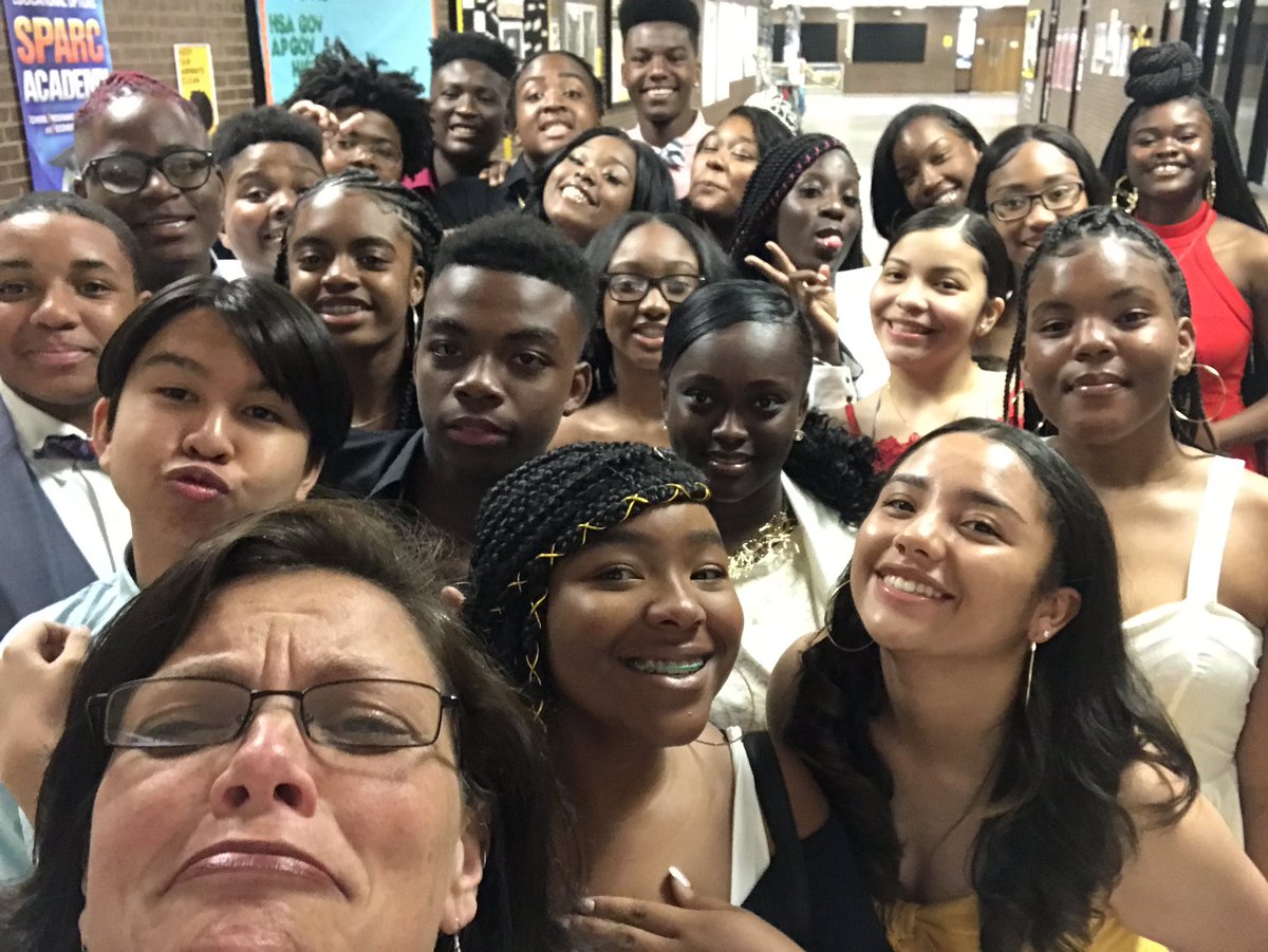 DeanBenesch's tweet photo. Last night we sang together for our final performance @windsormillms. Such an awesome group of kids! Always keep a song in your heart! #mybabiesareinHS #proudteacher #commitwmms @regina_ridley @KevinFeeney2 #Congratulations https://t.co/E7aUlO9hCq