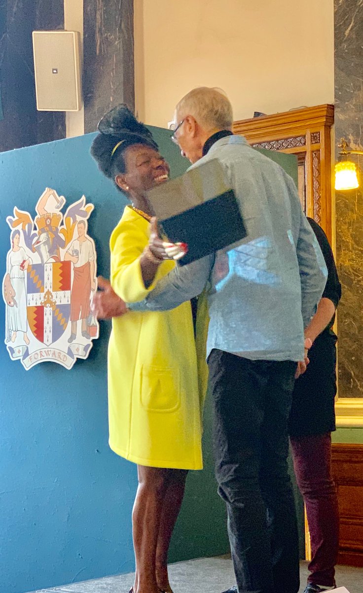FloellaBenjamin's tweet photo. Presenting my dearest friends newly wed Pat &amp; Nick with there 3D model of them holding hands in #FloellasFuture #RHSChelsea #recycling garden ❤️⁦@Pamamacs⁩ ⁦@BhamCityCouncil⁩ ⁦@backfacestudios⁩ ⁦@DarrenShare⁩ ⁦@CassinLouise⁩ https://t.co/h2OEtrwk6n