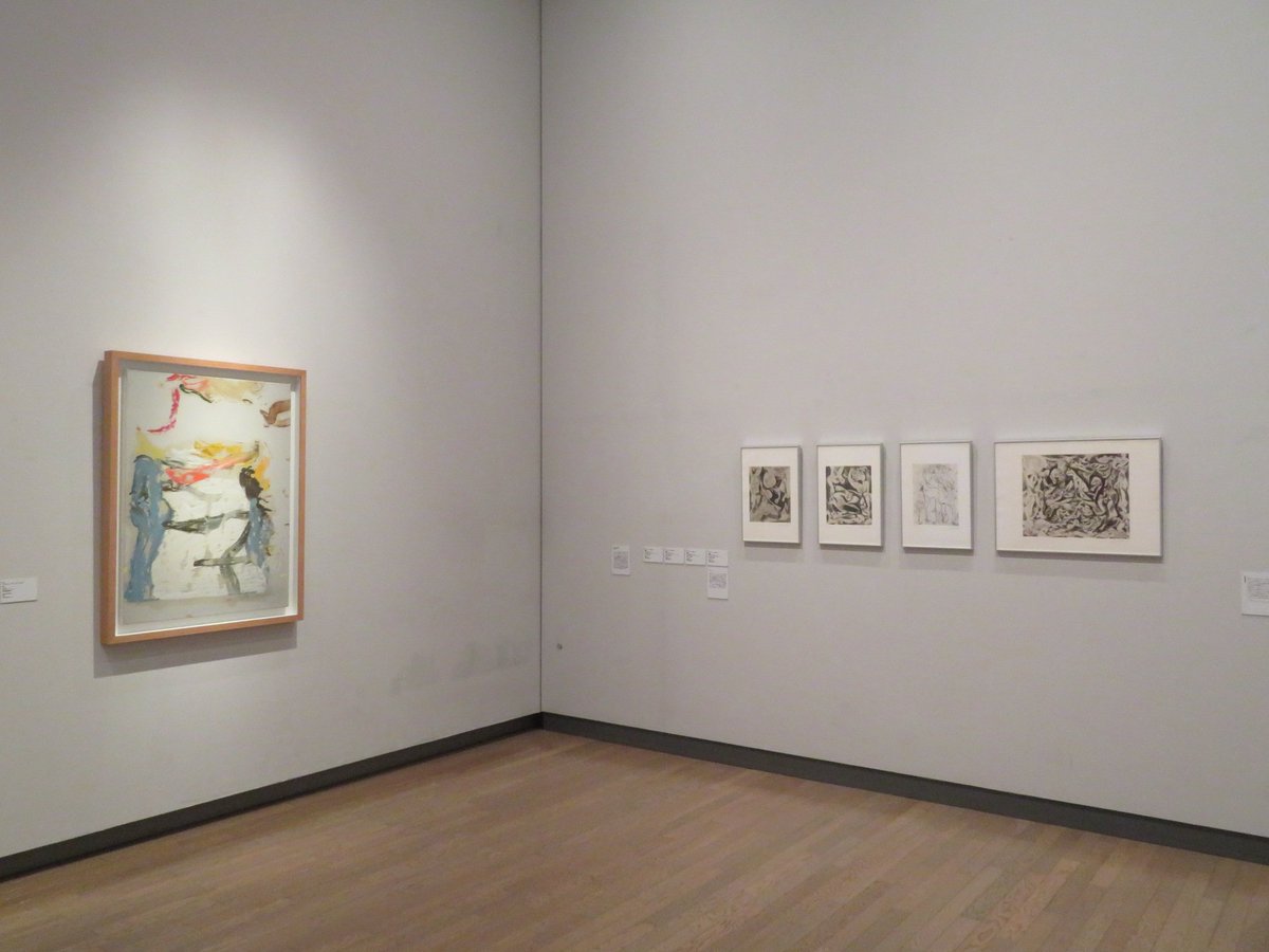 小吹隆文さんのツイート 和歌山県立近代美術館の ニューヨーク アートシーン 会場風景その1 第1章 新しいアメリカ絵画 抽象表現主義 より マーク ロスコの油彩画が3点 水彩画も1点あり ジャクソン ポロックは版画13点 他には ウィレム デ