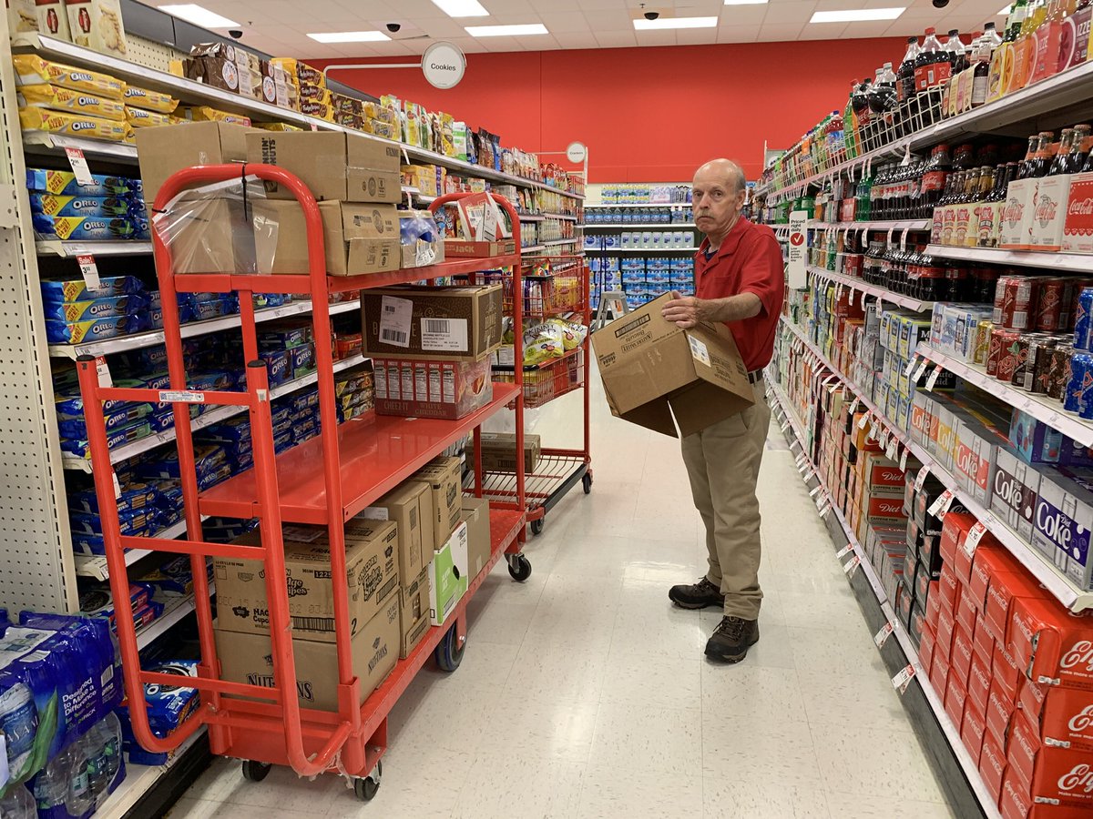 HorvathSeth's tweet photo. Toy owners and grocery team going for the win today at T1534! Thanks for being all in! #fillsforbills @I_Tob26 @HR_Andrew_Bays @OwenD_T1534 https://t.co/jDfdU8J299