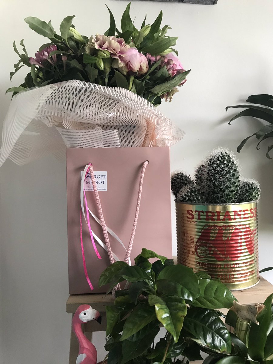 MRotherhamlass's tweet photo. Thank you @rush_house staff for these beautiful flowers. I am so grateful to you for all your support but all I did was run, you are the true superstars of Rotherham Xx https://t.co/XPM2X0Rtio