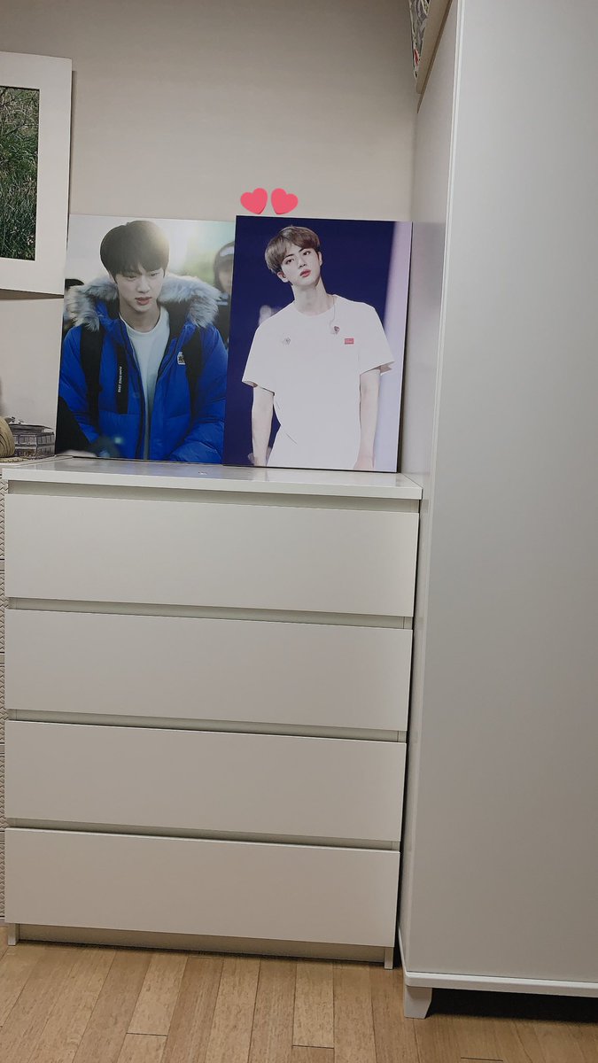 Jin7love's tweet photo. #object_jin 전시회에서 바로 주문하구 엄청 빨리 도착한 석진 액자ㅜㅜ진짜 고민엄청하고 고른 액자인데, 넘 이뻐요ㅠ석줸쒜😭💕💕💕💕💕쏘뷰티프리티선샤인 방이 되었습니다. 석진씌 보며 눈뜨고 잠드는 행복한 나날 시작😆🤙
#석진 #JIN #방탄소년단 #BTS @BTS_twt @LLLM_JIN https://t.co/c9dm4AFEZ6