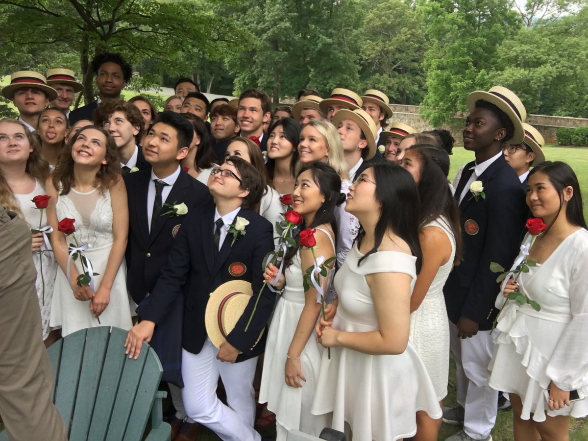 wakefieldschool's tweet photo. Photo op before Commencement. Congratulations, Class of 2019! We are so proud of you and are honored to have been a part of each of your own unique journey and can’t wait to see where your path leads! https://t.co/G1HTX2ivK2