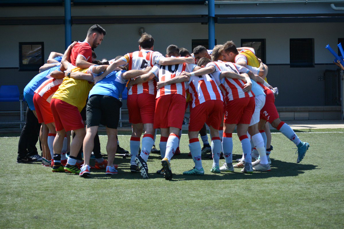 cfmartorell's tweet photo. ⚪🔴 PRIMER EQUIP
🏆 #Promo1CAT

🔥🔥 Fan pinya abans de començar la segona part.
A 45 minuts de la glòria!

@futbolbescano 0-0 @cfmartorell

#CorBlanciVermell
#CFMartorell https://t.co/JJQLaqgyaA
