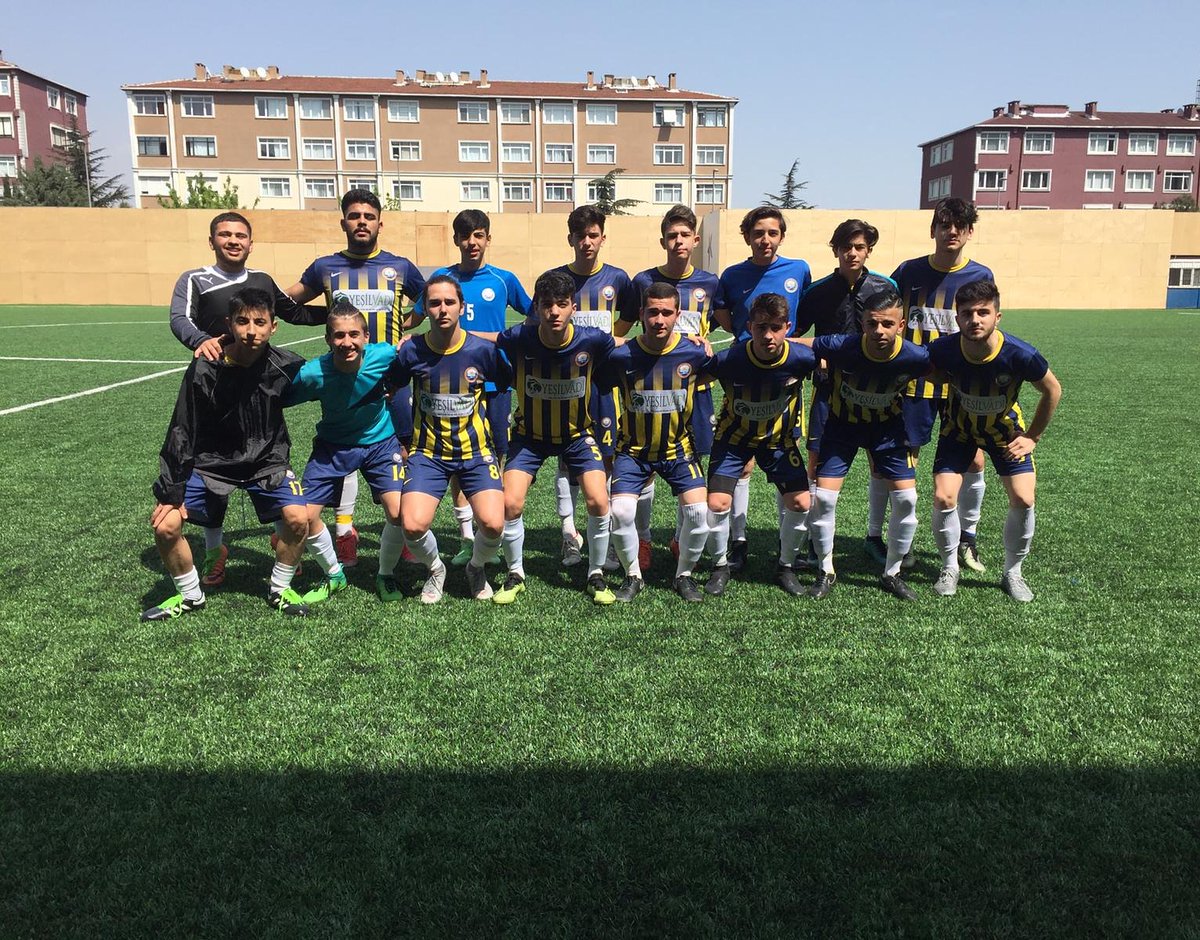 U19 Gençler liginde şampiyonluğu haftalar önce garantileyen gençlerimiz yarın (Pazar) saat 13:00.da İfa sahasında namağlup ünvanını korumak için sahaya çıkıyor.Tüm sporseverler davetlidir.