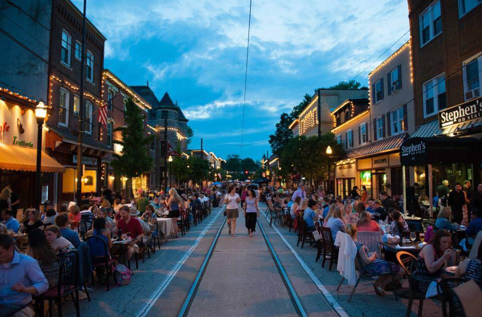 VisitDelcoPA's tweet photo. There are so many reasons to @visitmediapa this summer. Enjoy 🌟 Dining Under the Stars 🌟 every Wednesday and stop by the 53rd Media Art Exhibition & Craft Fair tomorrow from 9AM-4PM. 🎨 Learn more about these and other events in Media at https://t.co/paqsaJtFWE. #visitmedia https://t.co/a98nK2kksr