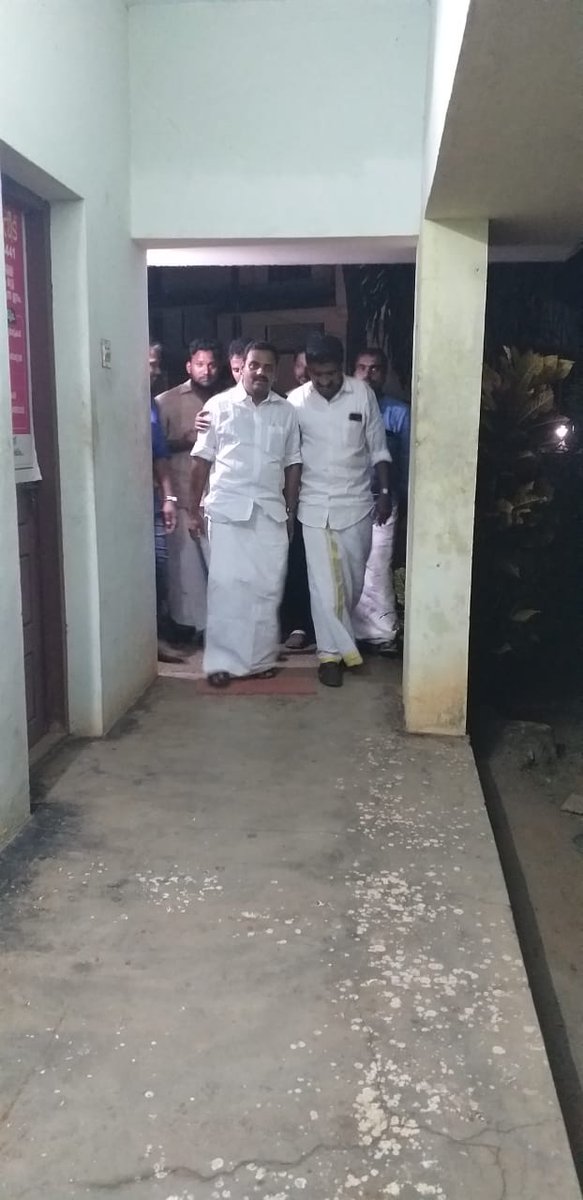 binish3000's tweet image. നിരന്തരമായ അമ്മമാരുടെ പ്രാർത്ഥനകൾ ,ജീവിച്ചു കൊതി തീർന്നവരുടെ അവസാന നിശ്വാസങ്ങൾ എല്ലാം ഒരു നന്മയായി അവശേഷിക്കുന്നു.....ഞങളെ സന്ദർശിച്ച എം പി ക്കു ഒരായിരം നന്ദി.... 
കെ ബി ബിനീഷ് കുമാർ 
കോർഡിനേറ്റർ 
സ്‌നേഹവീട് 
9446211466