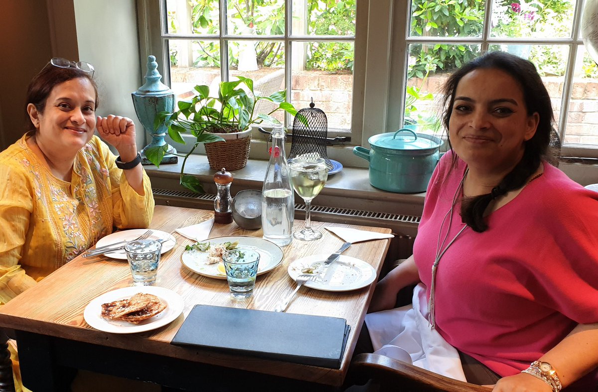 debjani_ghosh_'s tweet photo. When in London, absolutely nothing like a quaint pub lunch to get into the weekend feel... #DeepPlough https://t.co/CwnDWNlJpf