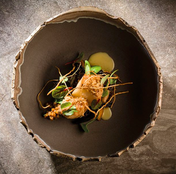 WalkingMatters's tweet photo. Fancy meeting the man behind Studio Mattes? Charlie is a Belgium ceramist and a chef favourite, creating beautiful pieces like this on @GoodfellowsLtd 😍⠀
#TabletopMatters
#showroom #london #event #dropinday #bespoke #bespokedevelopment https://t.co/rzUcyvTDXz