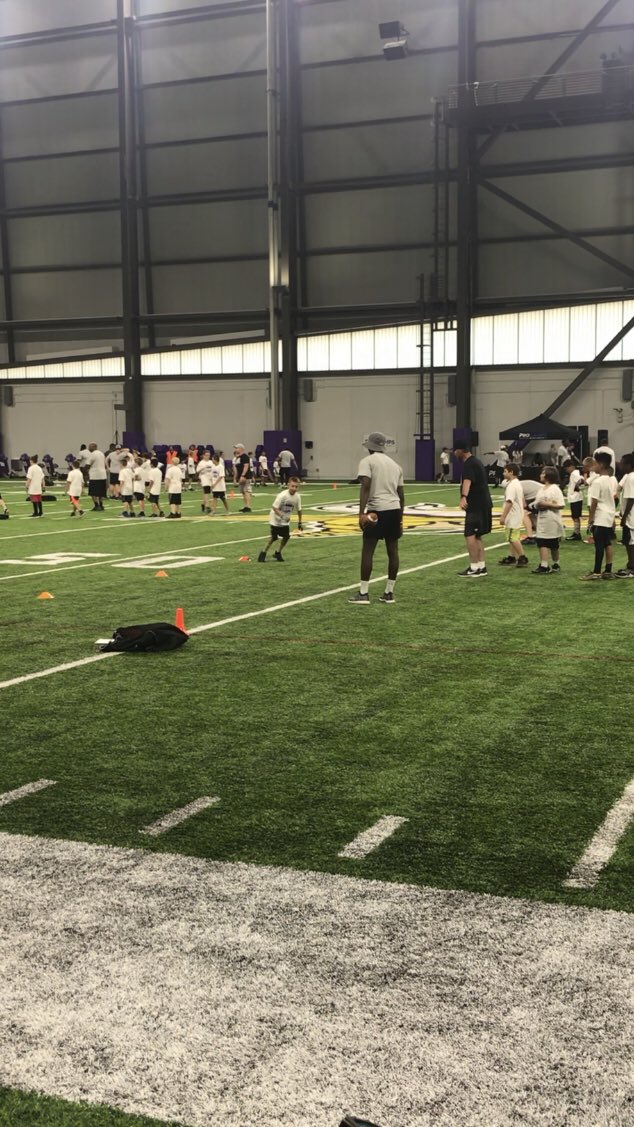 GillJ3HMC's tweet photo. Running routes with Coach Zimmer! #experience #skol @Medtronic @ZimFoundation @ProCamps https://t.co/j5VJbY8BZD