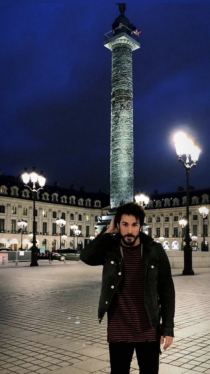 📸| Michael Trevino via Instagram em Paris, na França, pouco antes de ir para Bruxelas.