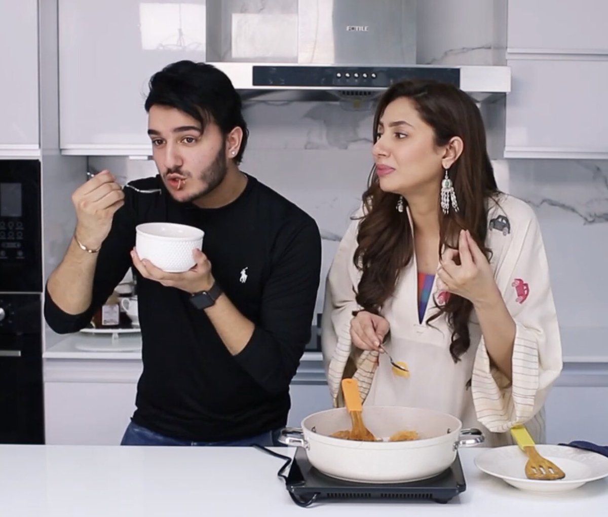 shahveerjaay's tweet photo. .@TheMahiraKhan made seviyan, I tasted them and they were amazing. A lot of people think I was faking my reaction. If you don’t believe me, ask Mahira to make them for you too. The seviyan actually tasted AMAZING! Bas. End of story! https://t.co/7ZJTCt3MEd