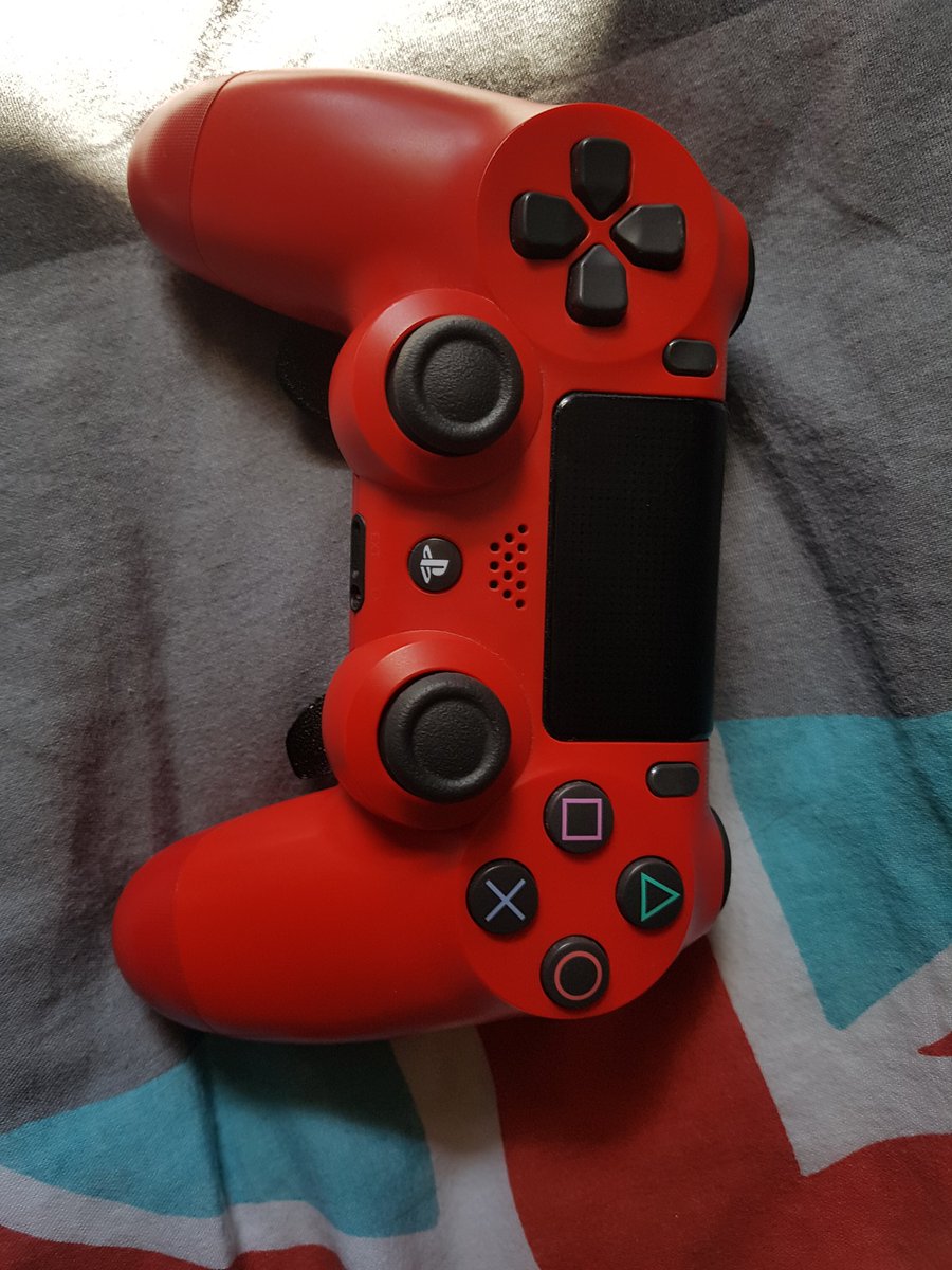 Zayriiixx's tweet image. Merci a @GeekServices pour m'avoir aidé à confectionner ma manette à moindre coût. Damien est au top du top, il sait conseiller et surtout aider les clients qui sont bloqués dans le montage. Je le recommande à toutes et à tous pour des manettes de qualité à moindre coût 😉