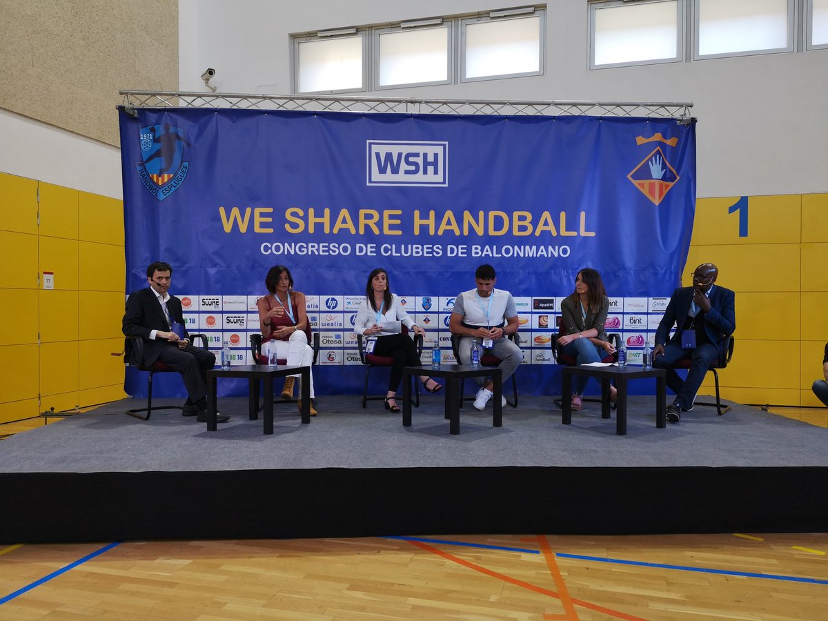 ogaatlas's tweet photo. Oliver Girault : es importante tener clubes potentes pero es + importante que todos los clubes crezcan para generar una competición atractiva. Crear el producto y venderlo es clave @WeShareHandball #weplaytobefriends https://t.co/OPLTJHOHYI