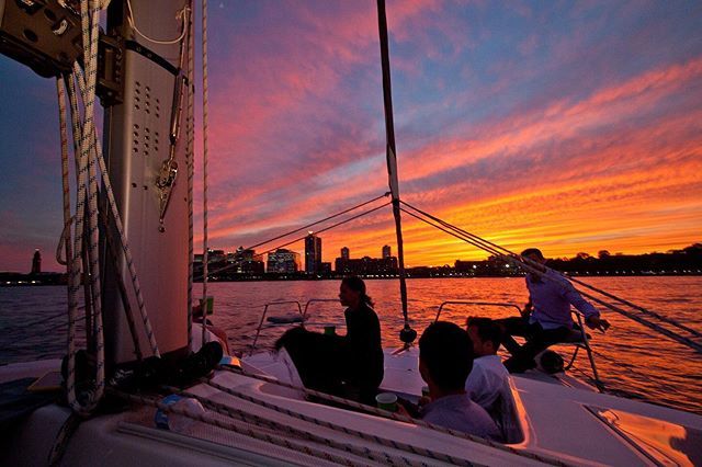 eastviewphotog's tweet photo. Yes, the sunset last really was THAT beautiful. Even better with great company @hobokengirlblog @hudsoncatamaran
#sailing #hudsonriver #nyc #hoboken #jerseycity #sunsetcruise #nycsailing #sunset https://t.co/cHEzkNFpjF https://t.co/8uj4ldHJFy