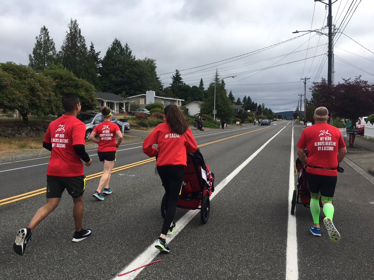 theBB_14's tweet photo. So excited for my first race with #myteamtriumph! #runforrare #runforrett https://t.co/6nVbO2qkRh
