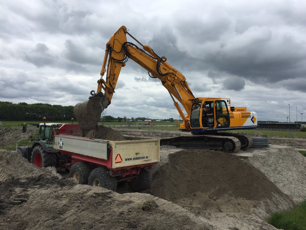 Uitvoering werkzaamheden voor Van Geemen in het mooie Noord-Hollandse Neck. <a href="/biggrondwater/">Van den Biggelaar Grond- en Waterbouw</a> <a href="/van_geemen/">Van Geemen</a> <a href="/JesperG99/">Jesper</a>