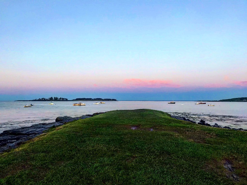 LaurenOHealy's tweet photo. Can’t beat a beautiful sunrise in Cape E 💕☀️🥰 #SunriseChasing #PerfectPinks @WGME https://t.co/kLZvABTv9a