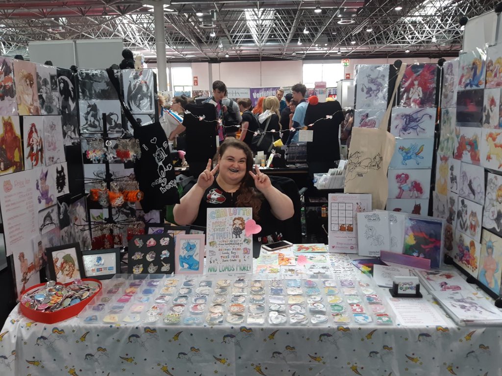 StudioChai's tweet photo. Set up at #DoKomi 🥰

Thanks to my stall bunny @felflowne for the pictures, physical strength and moral support!

#artistalley #artist #setup #stallsetup #merch #merchgame #art #stickers #pokemon #kawaii #cute https://t.co/wlvyAEBAqI
