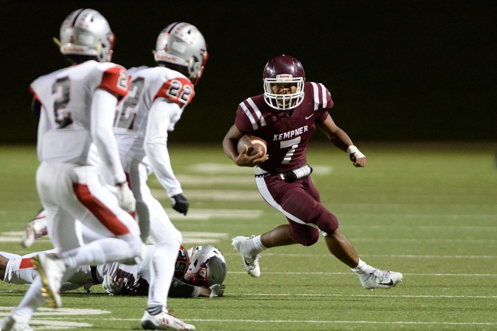 HoustonChronHS's tweet photo. The @BayouBowlGHFCA is tonight at 7 featuring some of the best Houston has to offer.

Amid the rise in early enrollment on the college level, the bowl continues to evolve as #txhsfb all-star games continue to change in this era.

From @ChronColeman: https://t.co/wmz1hfCvLj https://t.co/r9tqQFfD1Q