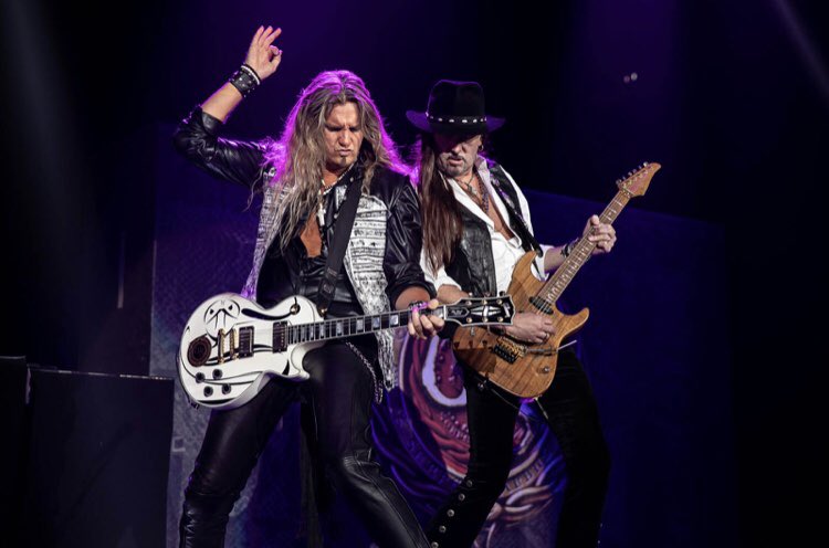 WSnakewoman's tweet photo. Feeling nostalgic- Whitesnake-Always & Forever Flesh and Blood https://t.co/zMqNuUaBjN Love this track!β€οΈ β€οΈππΈπ€βοΈπ #Whitesnake #WhitesnakeWithdrawals π https://t.co/QXfcmZkAlm