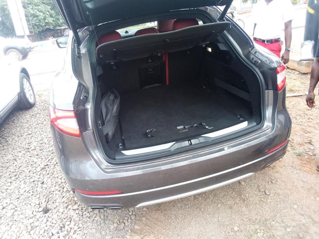 menzmotorz's tweet photo. The Maserati Levante subsequently the base Levante sometime in 2018. Levante has a drag coefficient of Cd=0.33. #Petrol #3.0 Litre #2017
#maseratilevante #maseratighibli #SUV #4x4 #mase #greatmachine https://t.co/ALxXTqCEw0